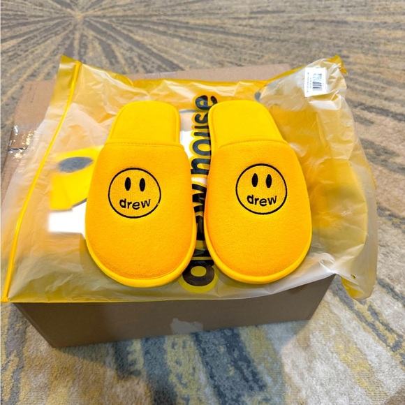 *NEW* Drew House Mascot Slippers “Golden Yellow” - Size S/M - Picture 1 of 3